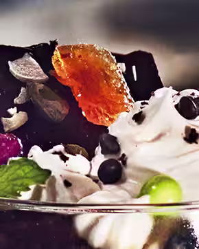 Baileys Shakeado top of glass